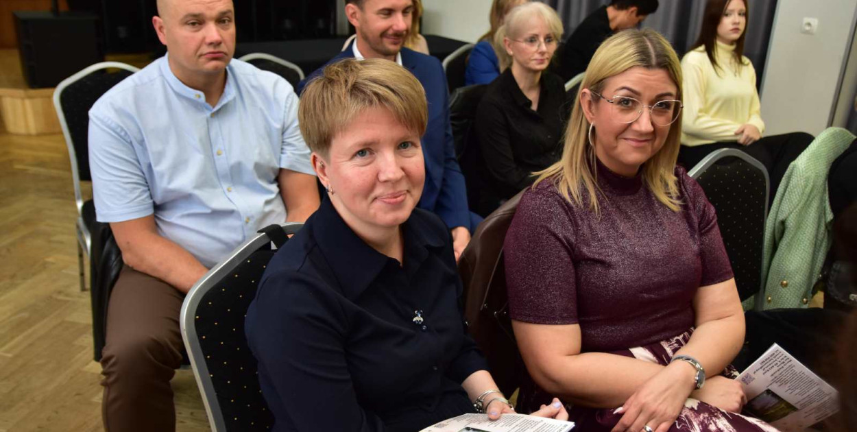 W gronie świętujących znaleźli się pracownicy Zespołu Szkół Licealnych i Technicznych w Tucholi. Z lewej wicedyrektor Anna Starszak. 