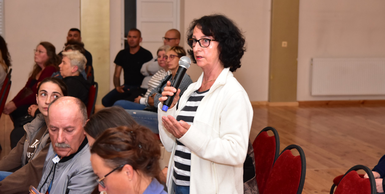 Konsensus na zebraniu w Bysławiu próbowała wypracować radna gminna Zofia Reszka. Fot. Anna Lipska