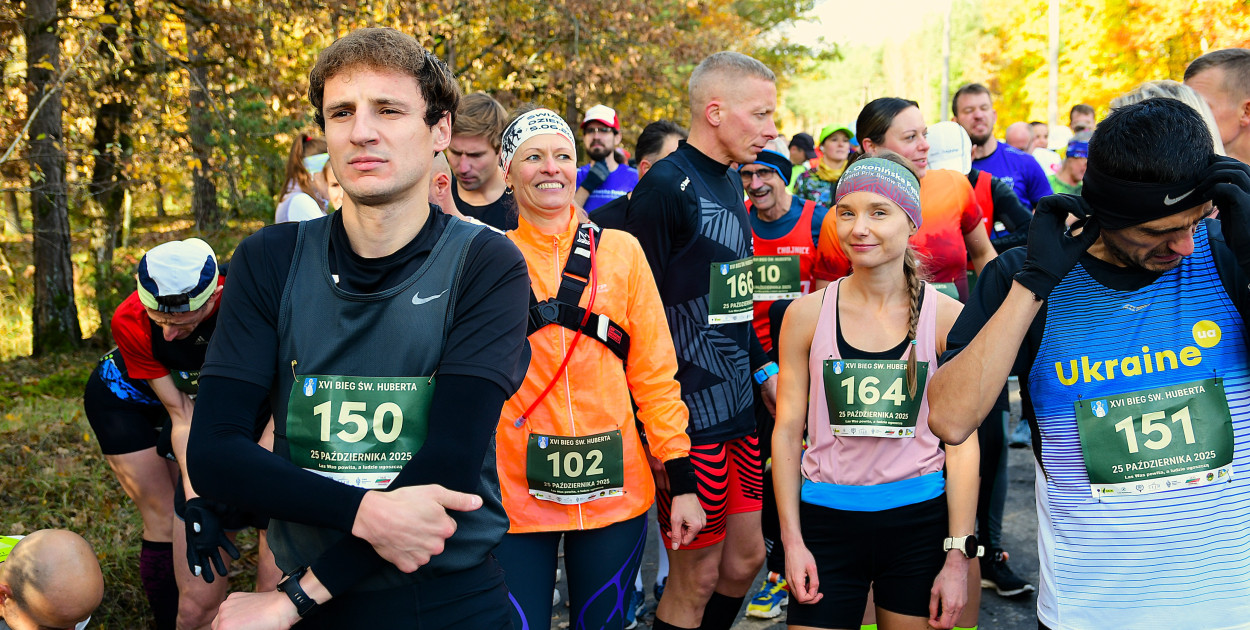 Biegacze mieli do pokonania 15 kilometrów niełatwej trasy, w dużej mierze leśnymi traktami.