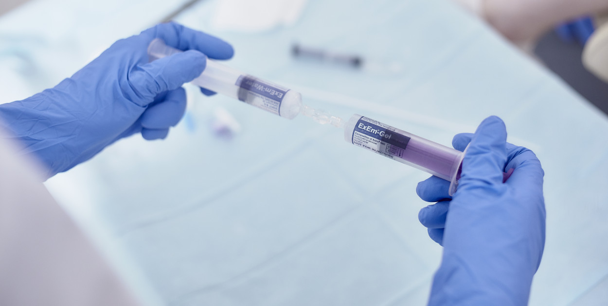 Badanie sono-HSG pozwala w prosty i szybki sposób ocenić stan narządów rodnych. Nie wymaga użycia promieniowania rentgenowskiego, jak w klasycznym HSG, dlatego jest bardziej komfortowe i bezpieczne.