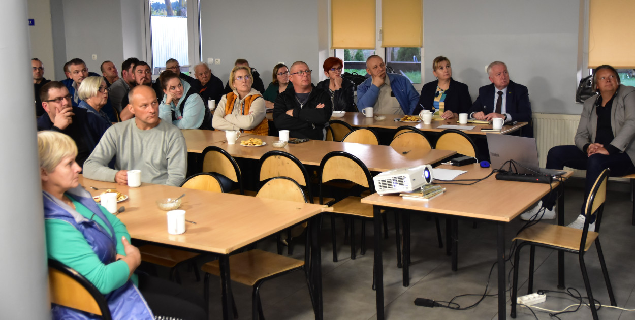 W Trutnowie, podczas spotkania z mieszkańcami przedstawiciele inwestora nie mieli łatwo. Nie brakowało burzliwych dyskusji, a obecni w świetlicy wiejskiej od początku mówili stanowcze NIE.