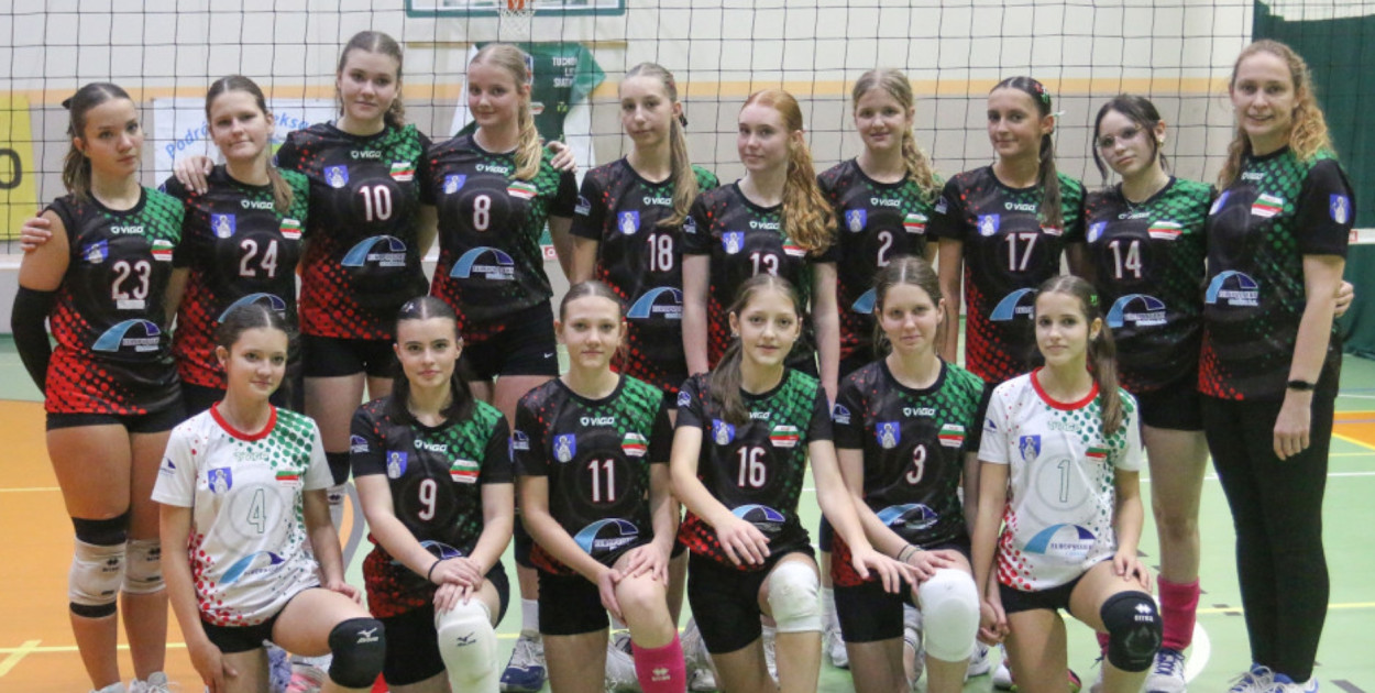 Drużyna Tucholanka z trenerką Ewą Domjan. Fot. Jarosław Kania