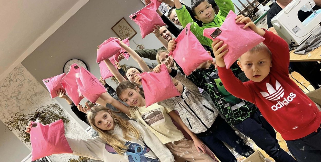 Na własnoręcznie wykonanych jaśkach, to dopiero będą sny! Fot. GOK w Gostycynie