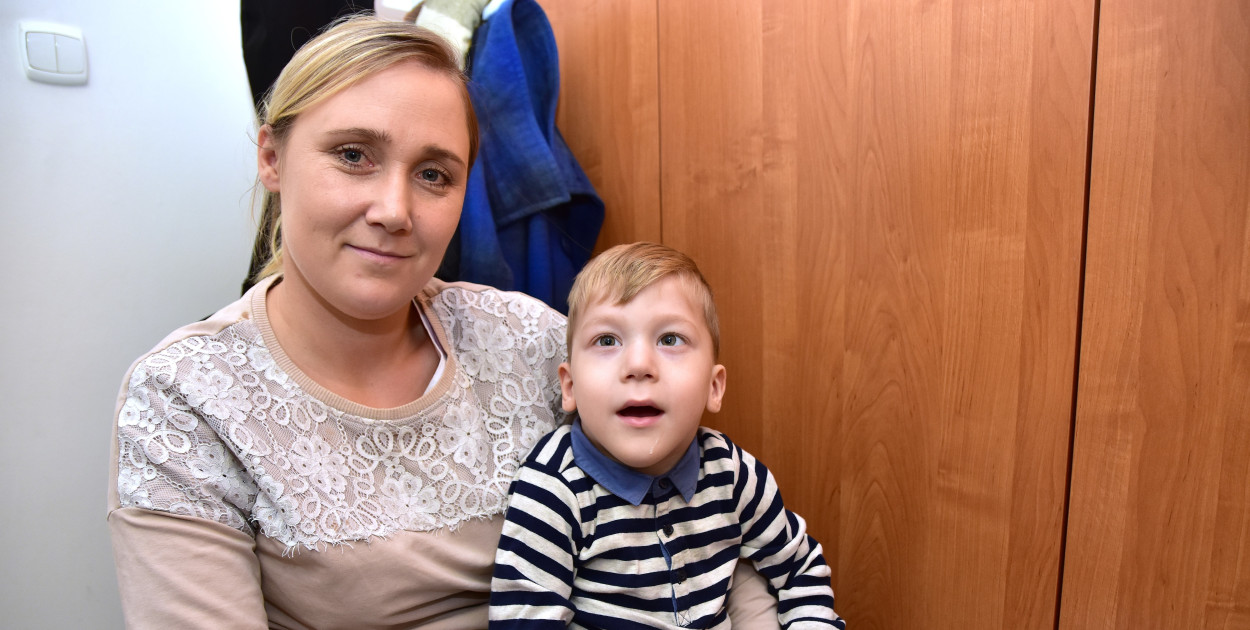 Uroczy Fabiś ze swoją mamą, Pauliną Kapłanowską. Fot. (aw) 