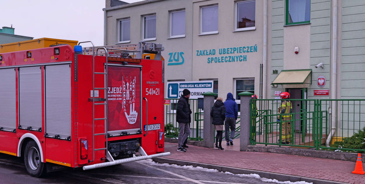 Piątkowa interwencja straży pożarnej w siedzibie ZUS-u w Tucholi. 