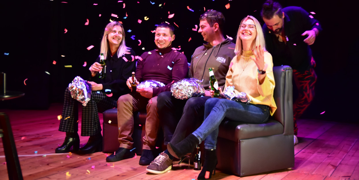 Sala widowiskowa B-CKiP Gminy Lubiewo 30 listopada (niedziela) wypełniła się po brzegi za sprawą spektaklu Pjotera – Piotra Chlipalskiego. Fot. Anna Lipska