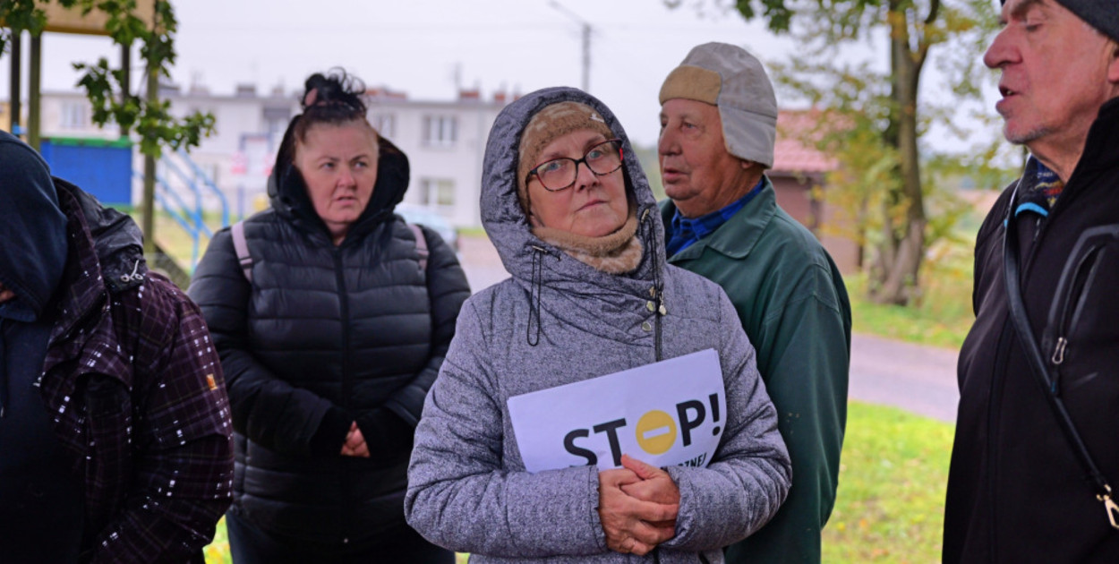 Pierwsza publiczna odsłona planów budowy farmy fotowoltaicznej w Słupach, spotkanie, które stało się protestem. Co wydarzyło się od tego czasu?