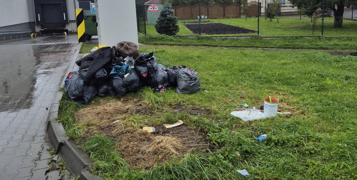 Problematyka śmieciowa w tym roku nabrała nowego - kwestii zagospodarowania tekstyliów. W PK słyszymy, że jest to jeden z wielu elementów, które wpływają na ofertę, a co za tym idzie stawki opłat za śmieci. Fot. Anna Lipska
