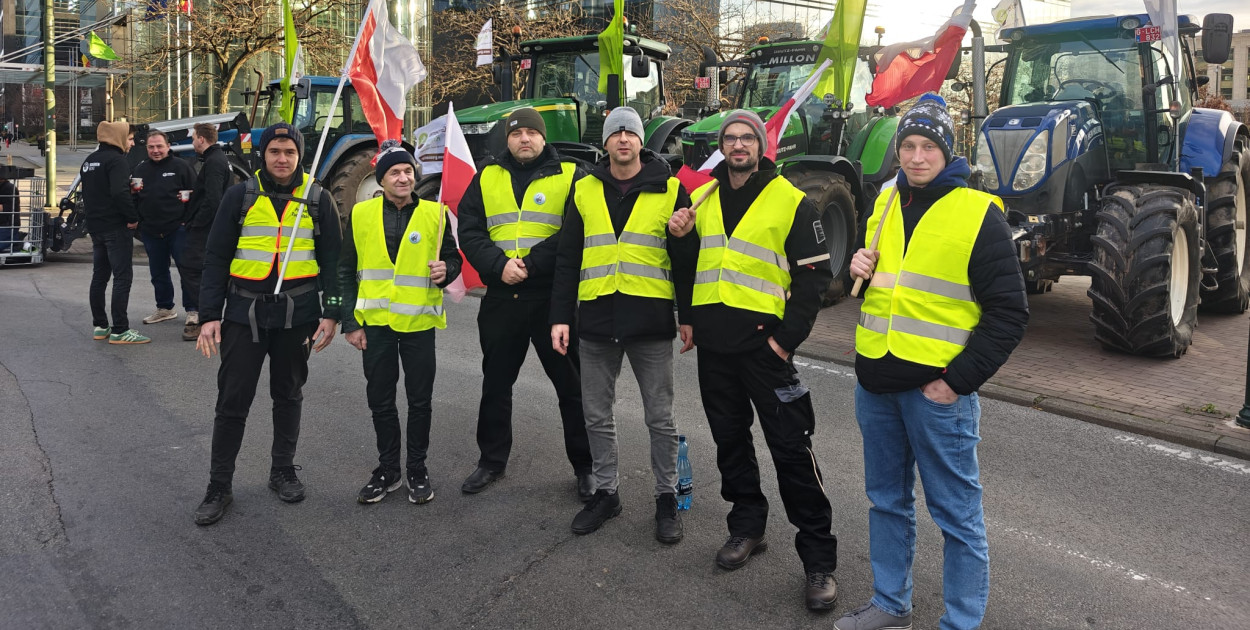 Grupa rolników z powiatu tucholskiego przebywa aktualnie w stolicy Belgii, gdzie trwa protest rolników z rożnych państw Starego Kontynentu przeciwko prowadzonej polityce i zamiarom Unii Europejskiej. Fot. Michał Rompalski