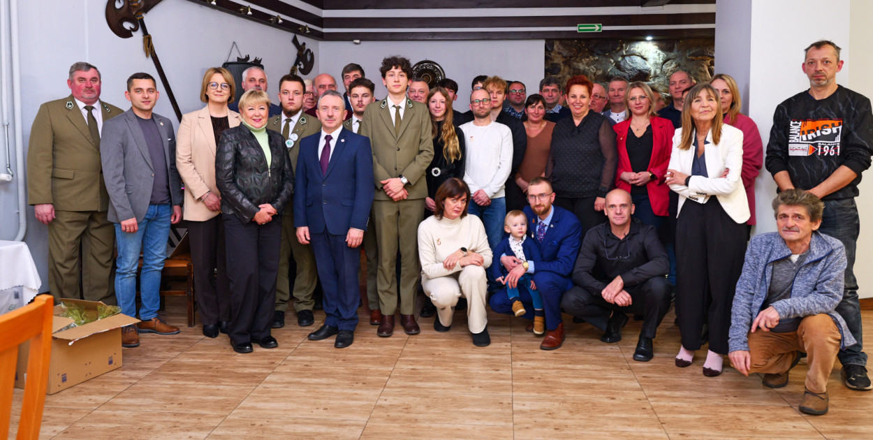 Spotkanie honorowych krwiodawców z powiatu tucholskiego z udziałem prezesa Polskiego Czerwonego Krzyża.