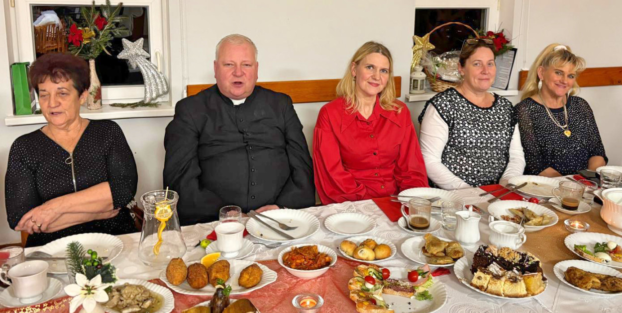 Spotkanie wigilijne w Legbądzie zorganizowane przez sołtyskę Weronikę Warszyńską i radę sołecką.