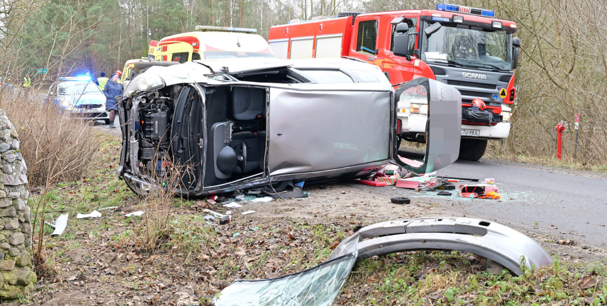 Wypadek w drugie święto Bożego Narodzenia. Plaskosz koło Tucholi. Fot. Piotr Paterski