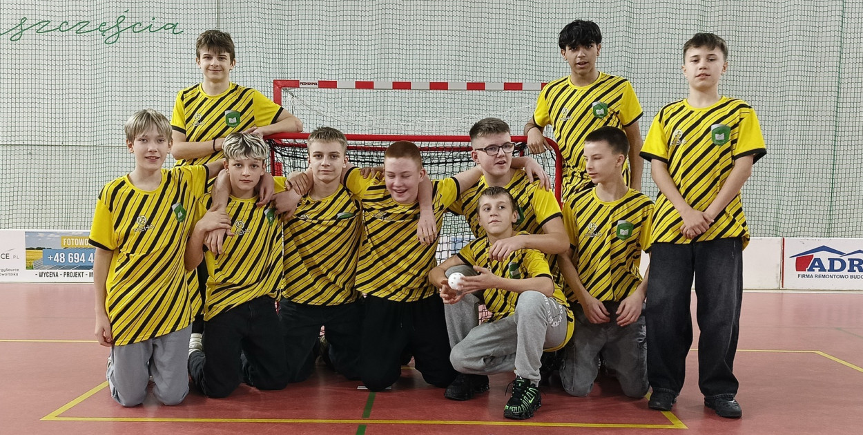 Mistrzowie województwa kujawsko - pomorskiego w unihokeju - uczniowie z Lubiewa. fot. Szkoła Podstawowa w Lubiewie