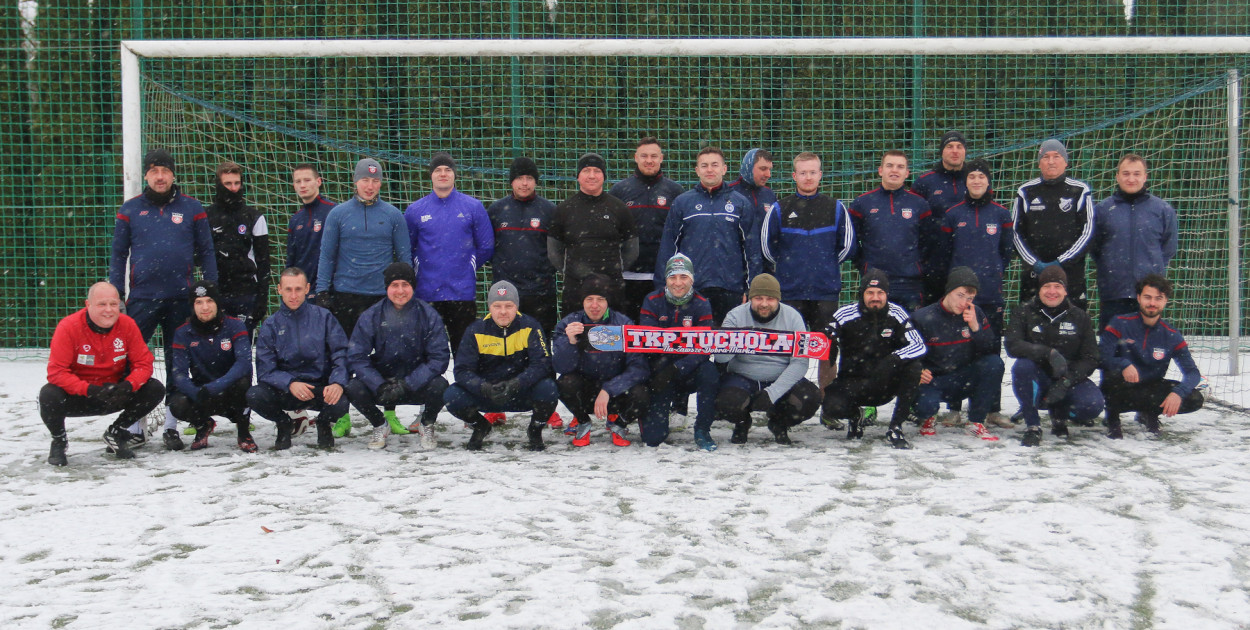 Zespół TKP Tuchola. Nie brakuje mu fantazji i chęci do gry nawet po sylwestrze. 