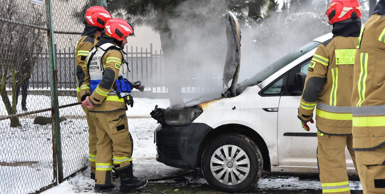 Czynnościom lokalnych służb na ul. Kościuszki w Tucholi przyglądaliśmy się w środowy (7 stycznia) poranek. Fot. Anna Lipska