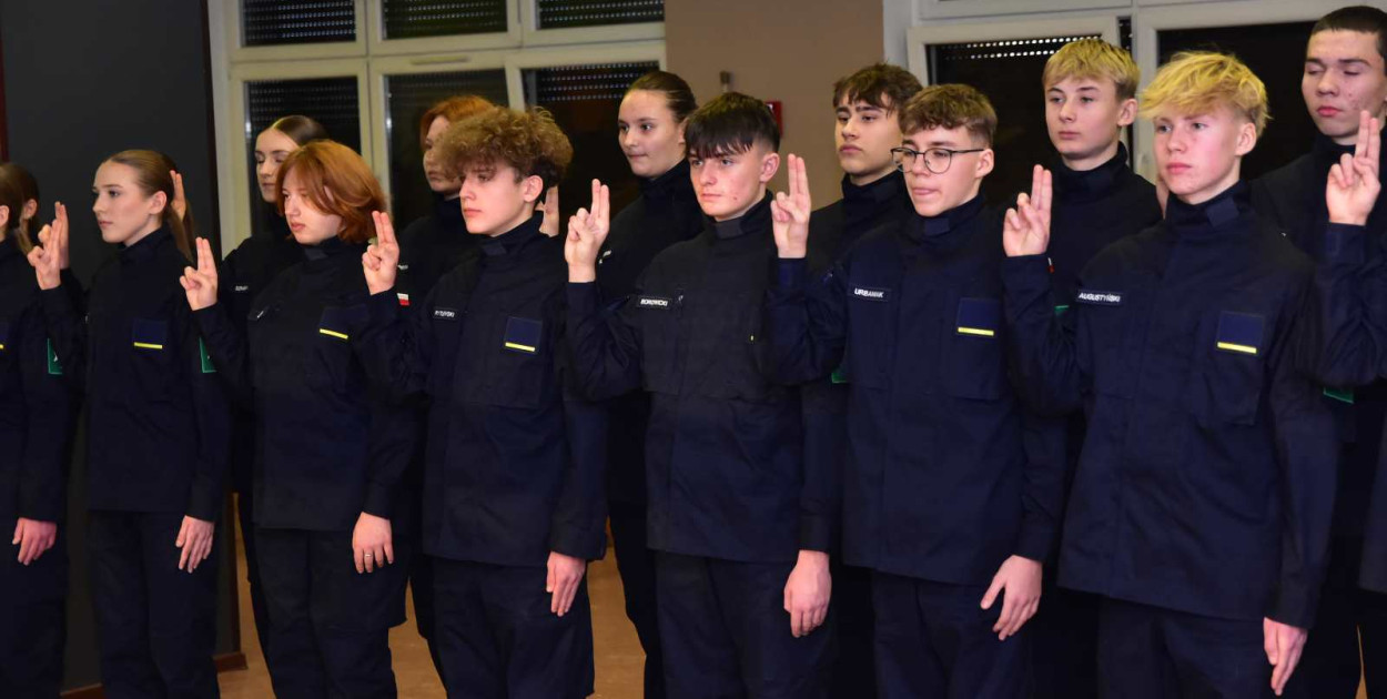 Nowodworek. Uczniowie LO z klasy mundurowej złożyli uroczyste ślubowanie / ZDJĘCIA