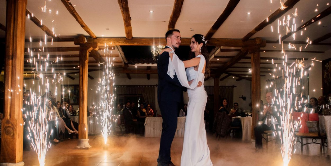 Jakie fajerwerki na wesele wybrać? Praktyczny poradnik