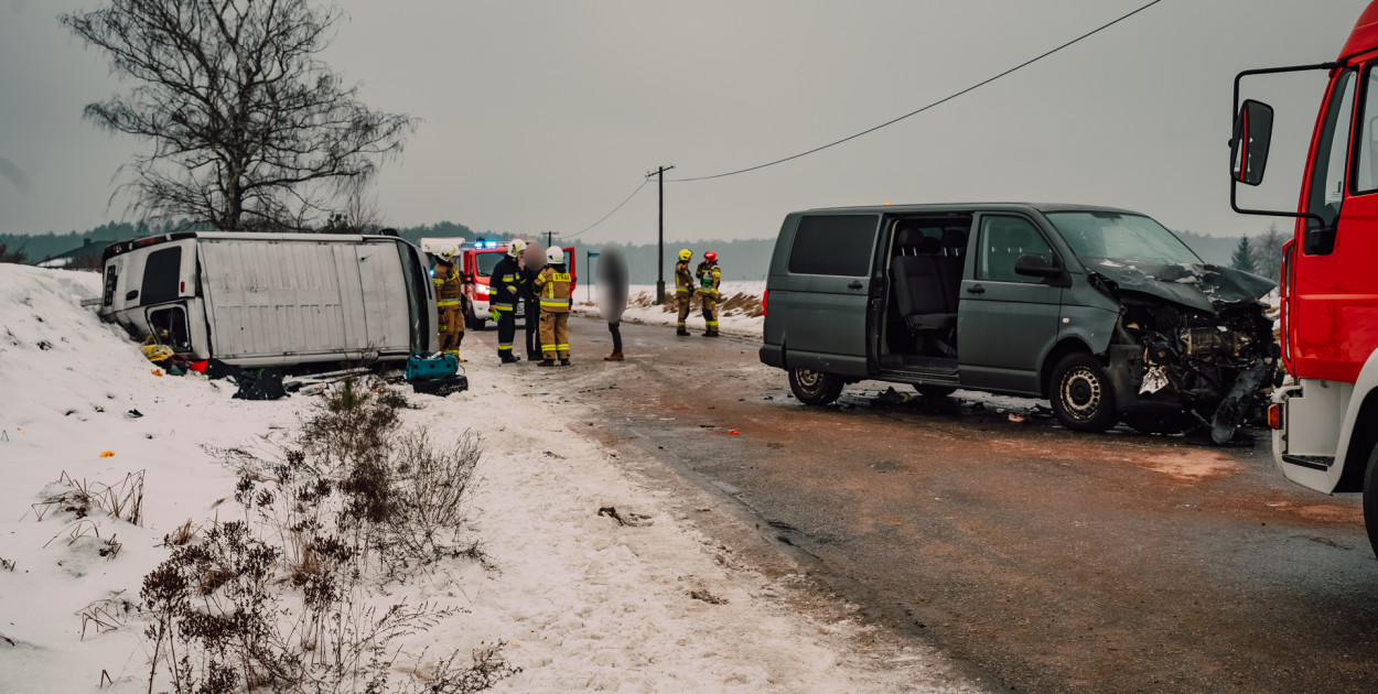 AKTUALIZACJA: 9 osób poszkodowanych w wypadku dwóch busów w Śliwicach / ZDJĘCIA