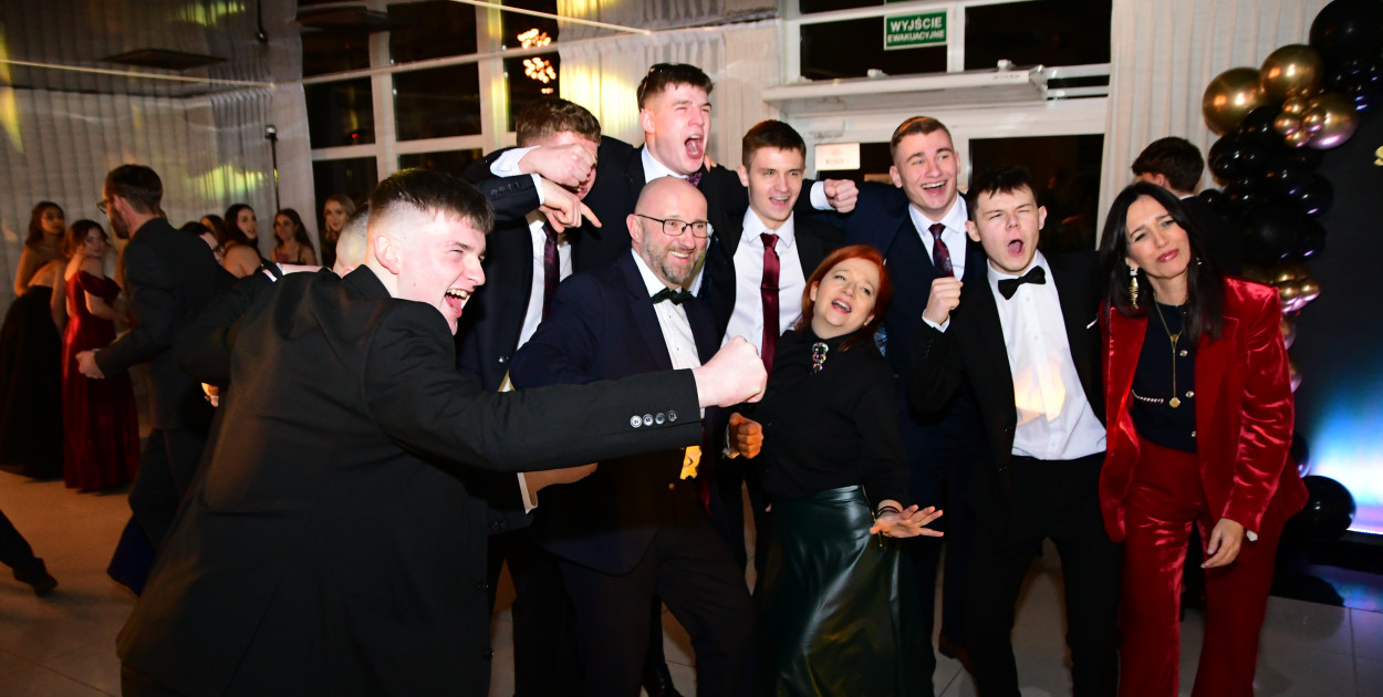 Tuchola: Studniówka "Leśnika" z imprezą i... Familiadą! ZDJĘCIA cz. 2