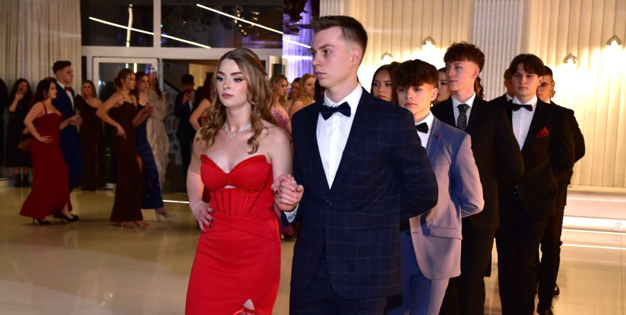 Tuchola: Studniówka "Nowodworka" / POLONEZ