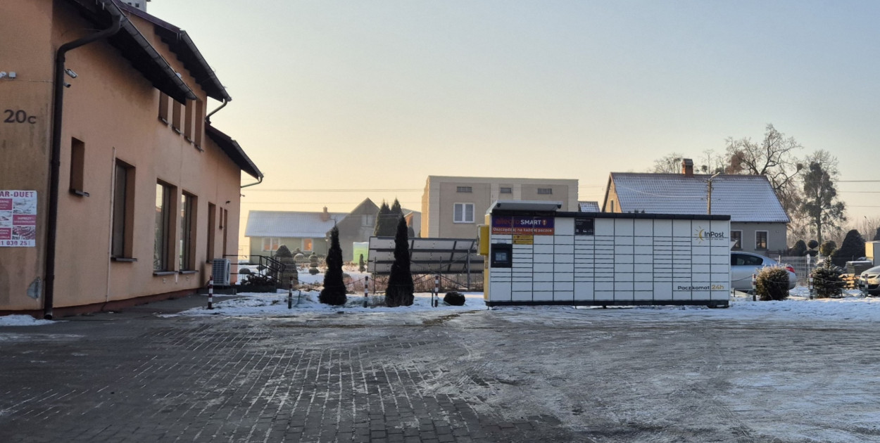 Ratunku szukaj przy... paczkomacie. Nowy defibrylator AED w Lubiewie