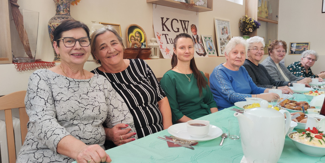 Tucholskie gospodynie zakończyły karnawał „śledzikiem”