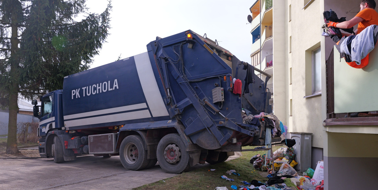 JEST REAKCJA. Służby pracują przy bloku na ul. Cegielnianej.