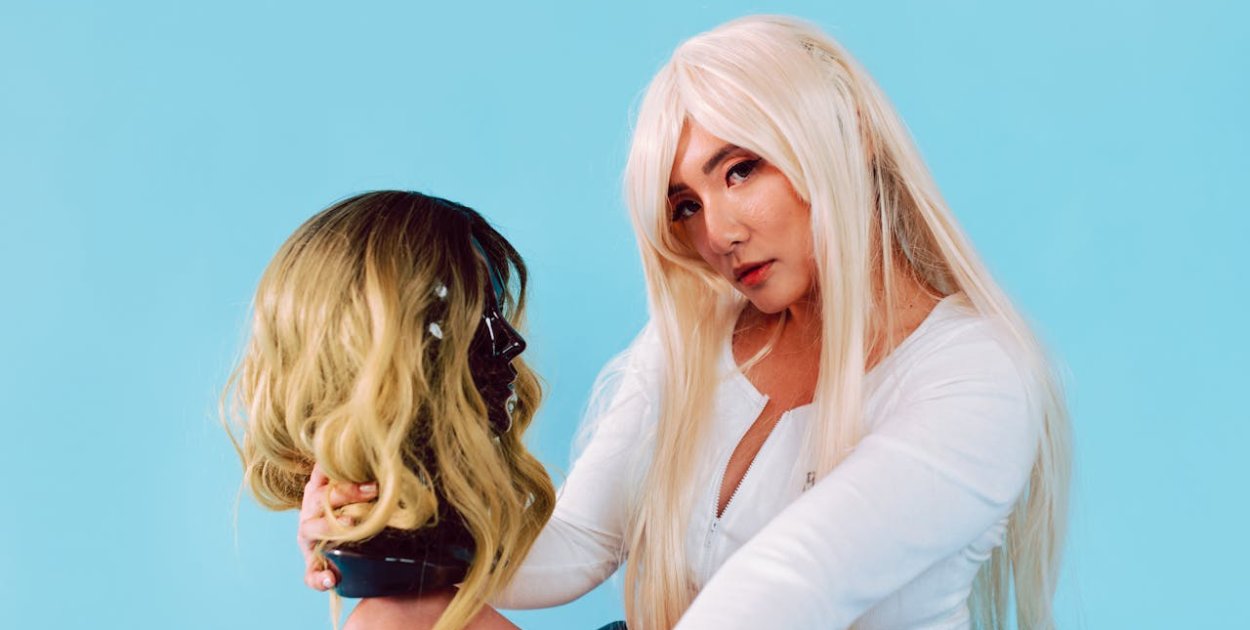 Jak dbać o perukę syntetyczną, aby zachowała wygląd przez długi czas?