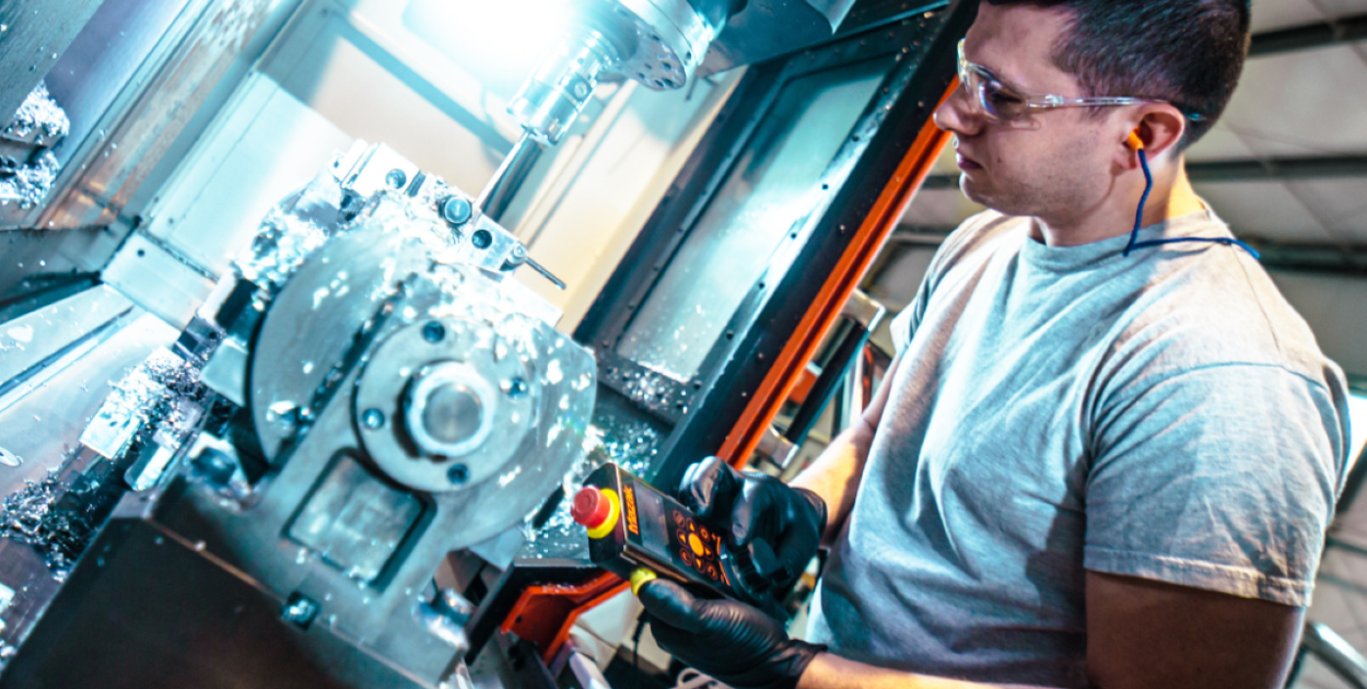 Frezowanie CNC vs toczenie CNC – czym się różnią?