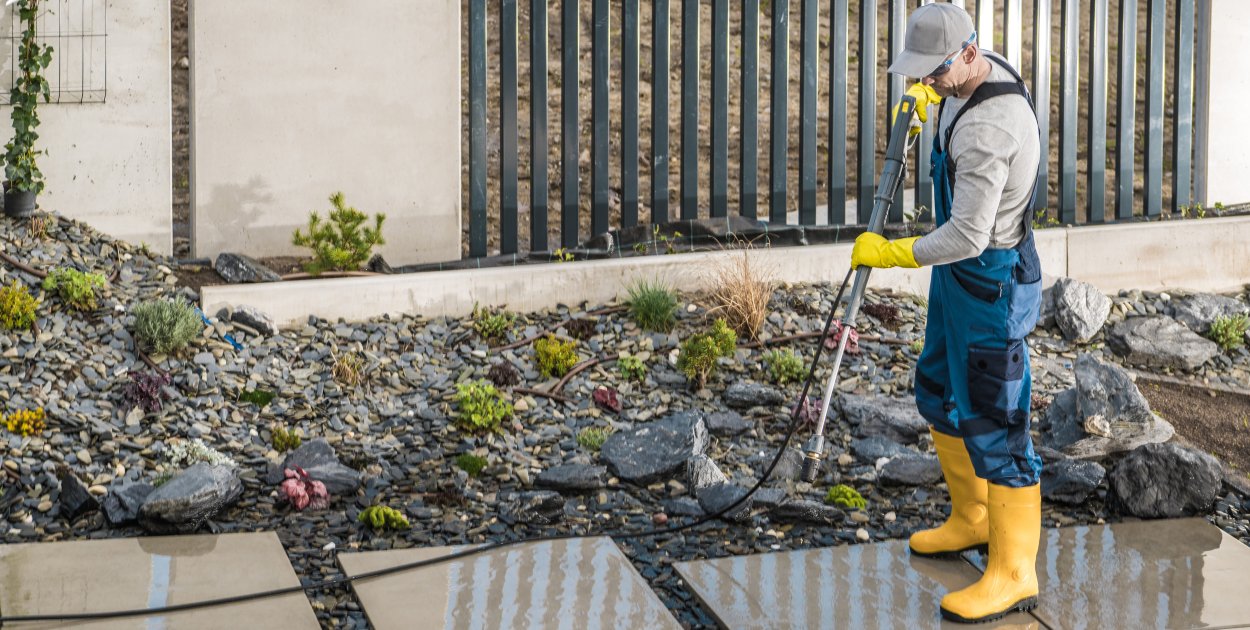 Dlaczego mycie elewacji pozwala odświeżyć budynek bez remontu?