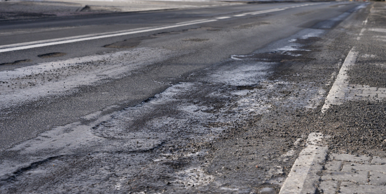 Kiedy w końcu wyremontują drogę w Bysławiu?! Drogowcy czekają na... zadanie gminy