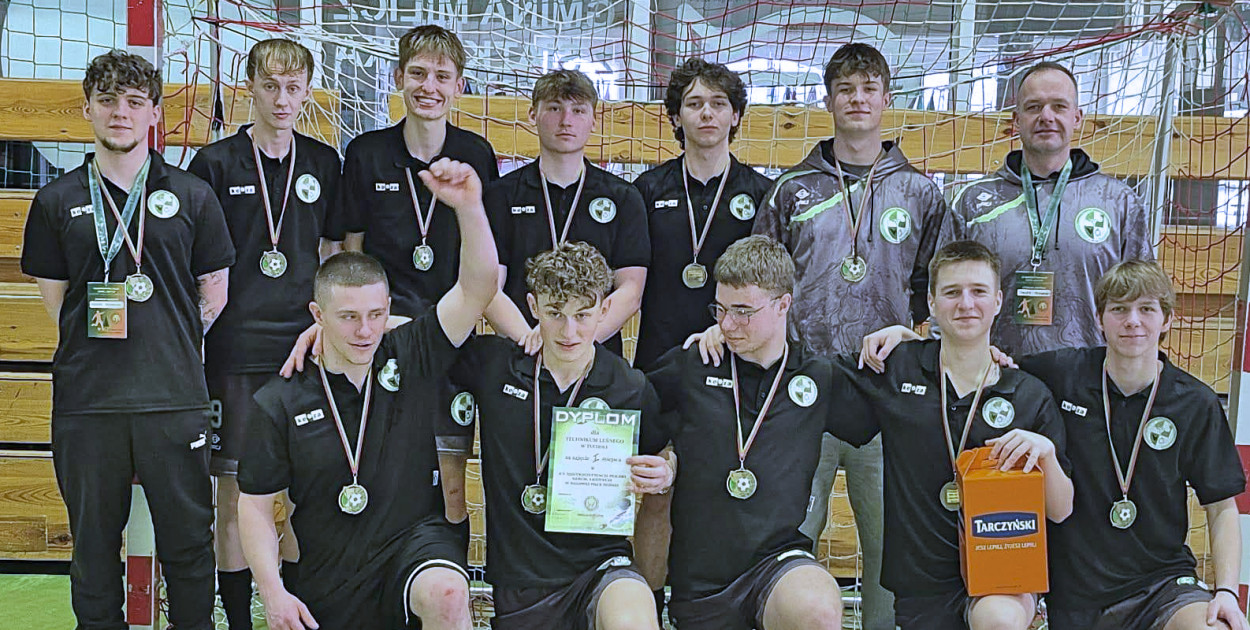 Tucholscy leśnicy najlepsi w piłkę nożną halową! Technikum MA ZŁOTO!
