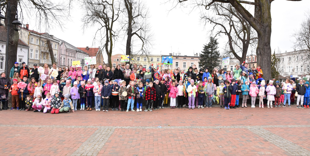 Uczniowie tucholskiej "Jedynki" powitali nadchodzącą wiosnę / ZDJĘCIA + FILM