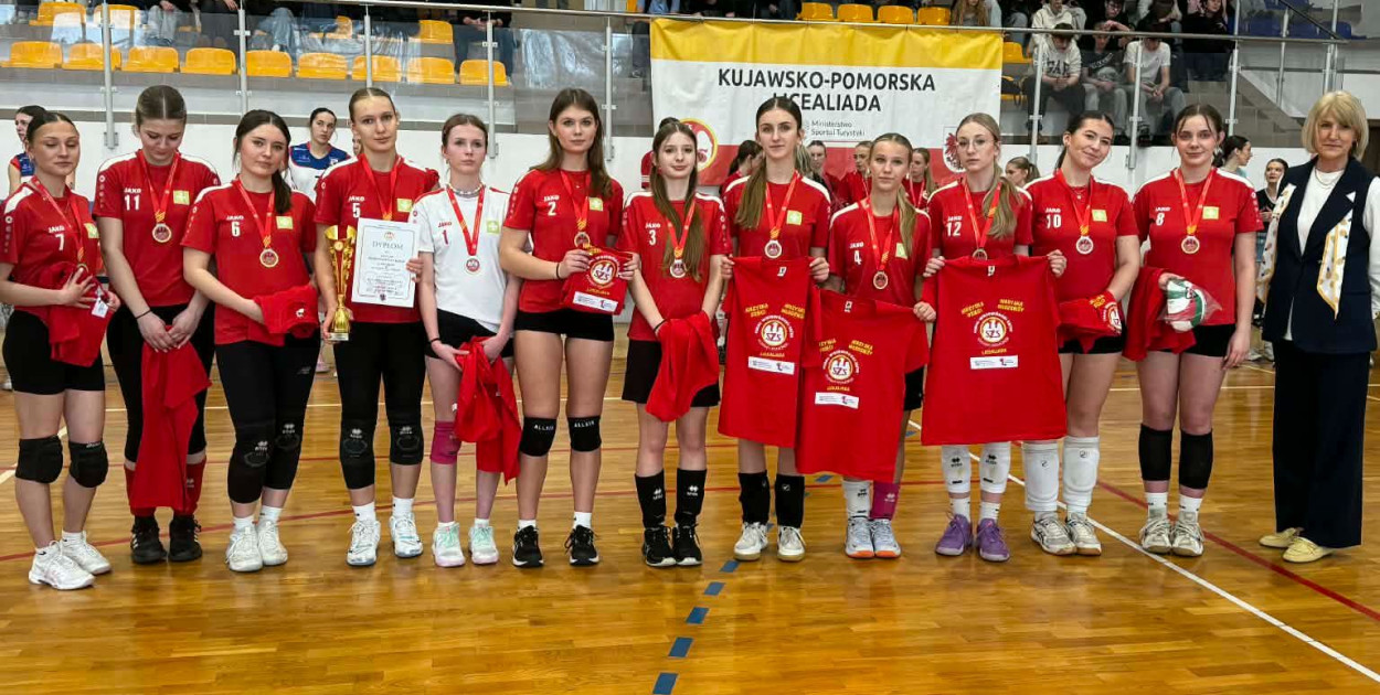 Licealistki z Tucholi siatkarskimi wicemistrzyniami województwa