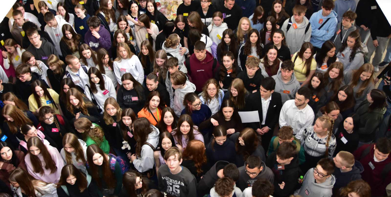 Uczniowie Nowodworka przekonywali, aby zasilić od września ich szeregi / FOTO