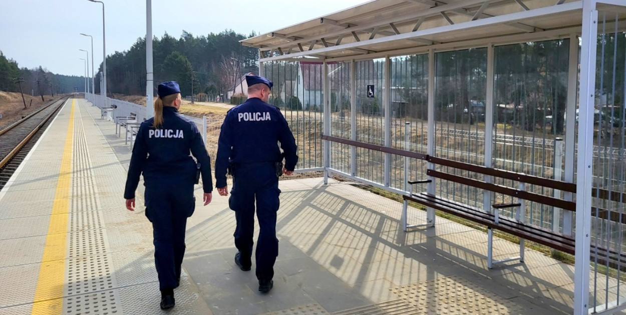 Tucholscy policjanci obserwują infrastrukturę kolejową. A jak wygląda akcja w...?