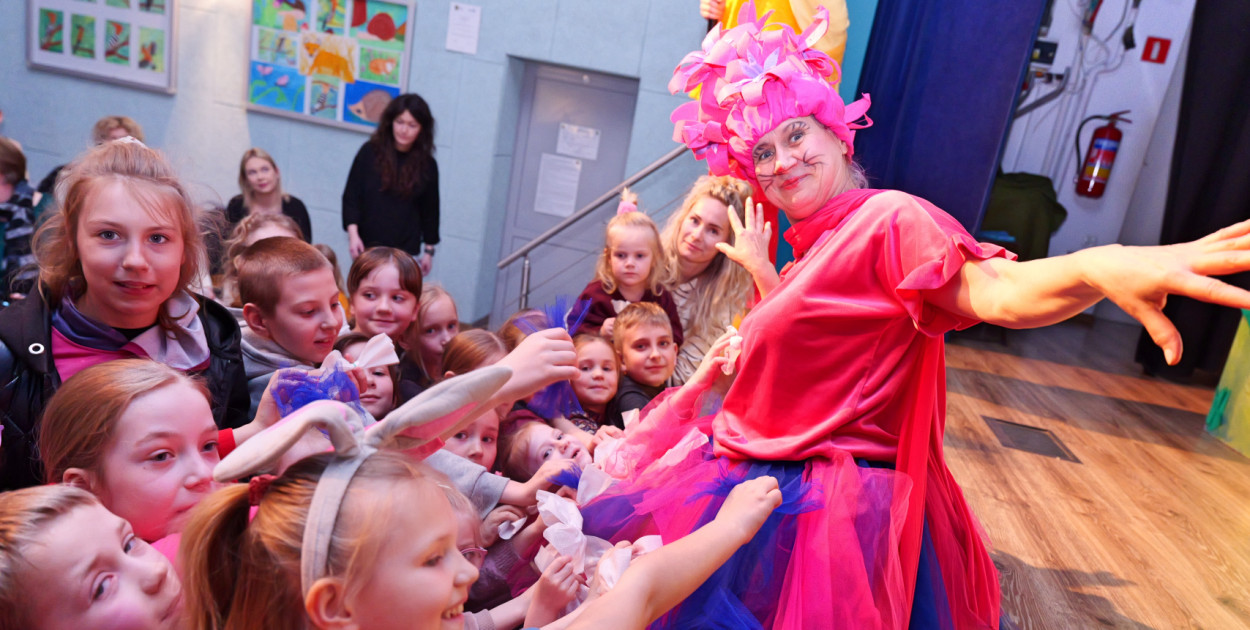 Dzieci z Cekcyna odnalazły zająca! Przedświąteczna impreza w domu kultury / FOTO