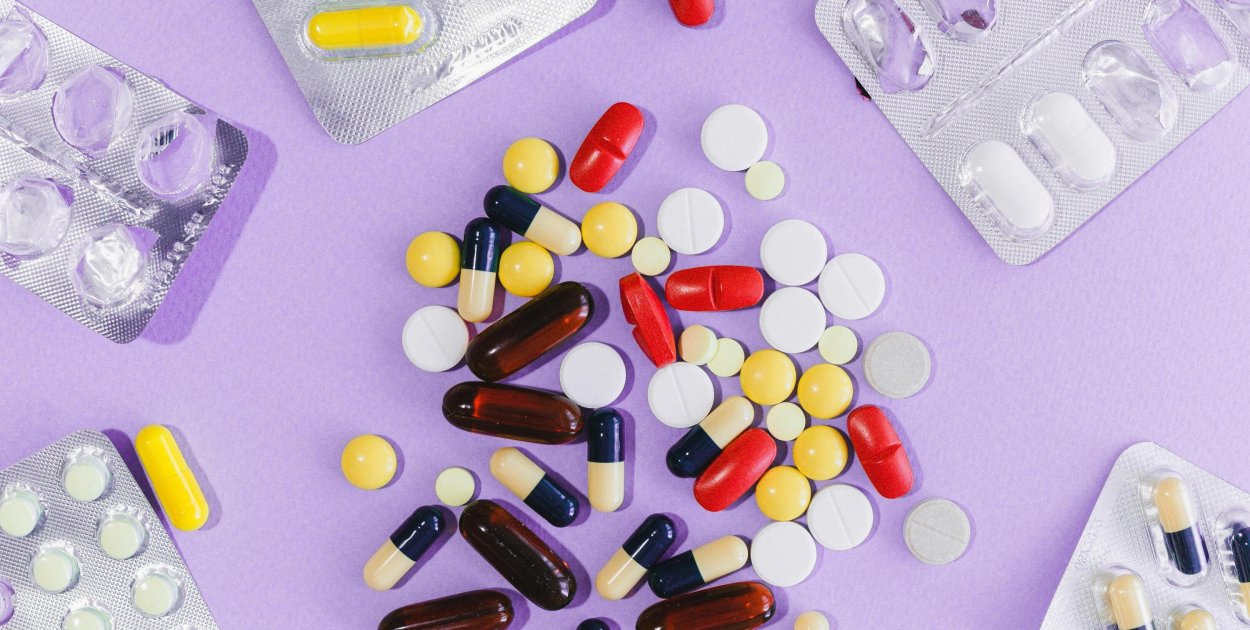 Certyfikacja produktów leczniczych i import równoległy — co musisz wiedzieć