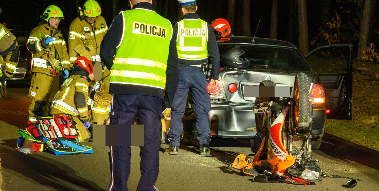 Środa, wieczór. Zderzenie motocyklisty z osobówką w pobliżu Cekcynka / ZDJĘCIA