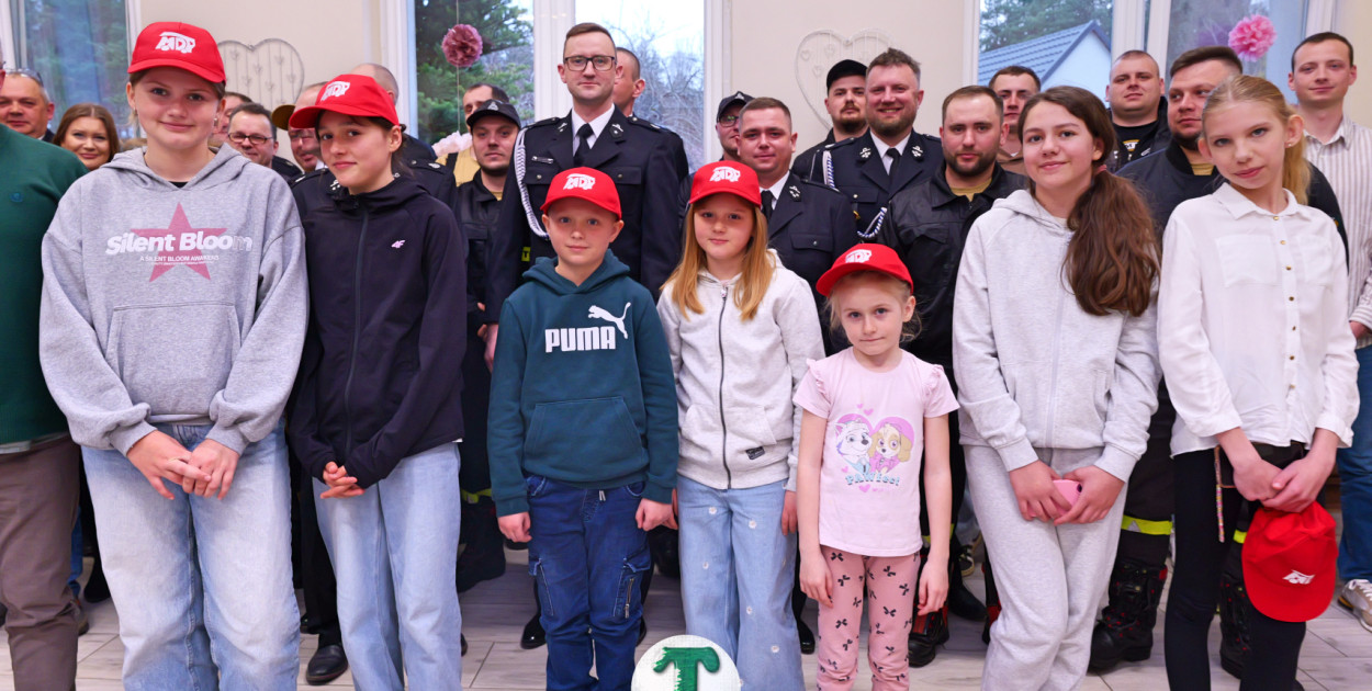 OSP Zielonka z zarządem, młodzieżową drużyną i widokiem na rozbudowę remizy + FOT