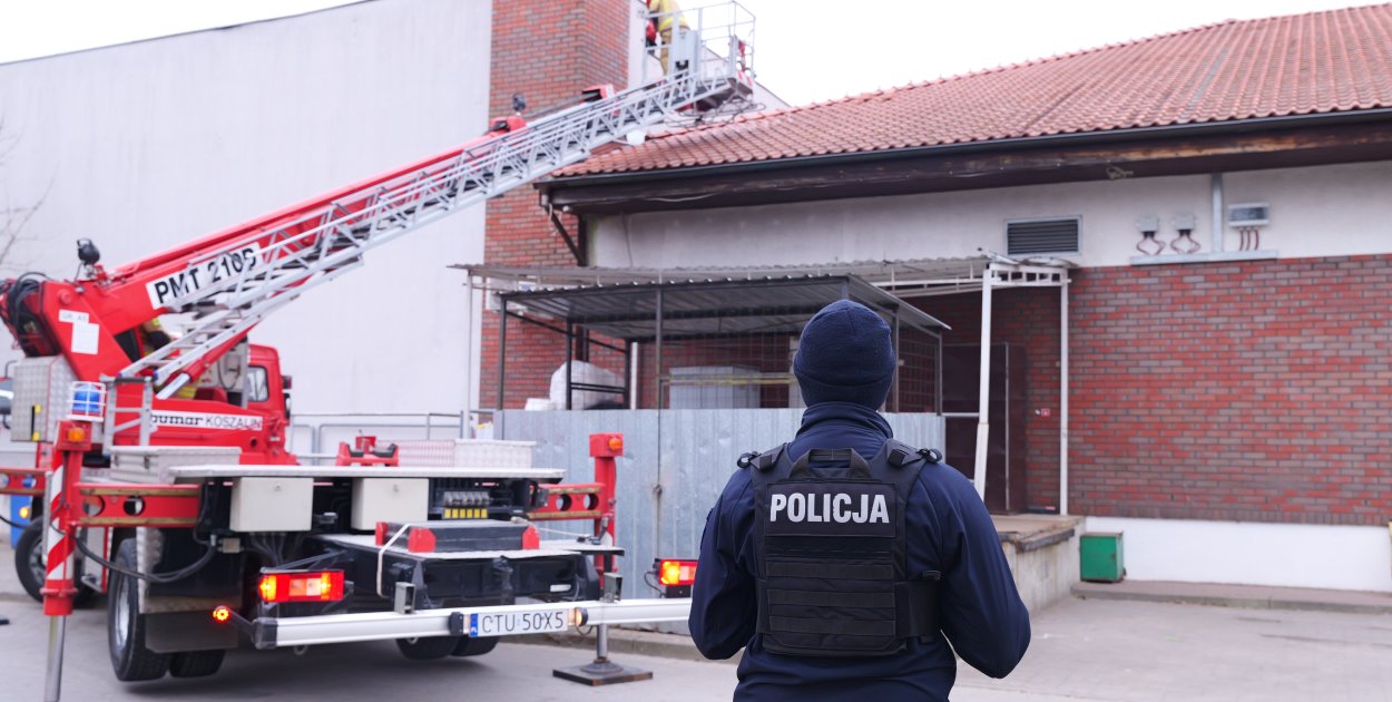Włamanie i kradzież w markecie w Tucholi? Działania policji od wtorkowego rana