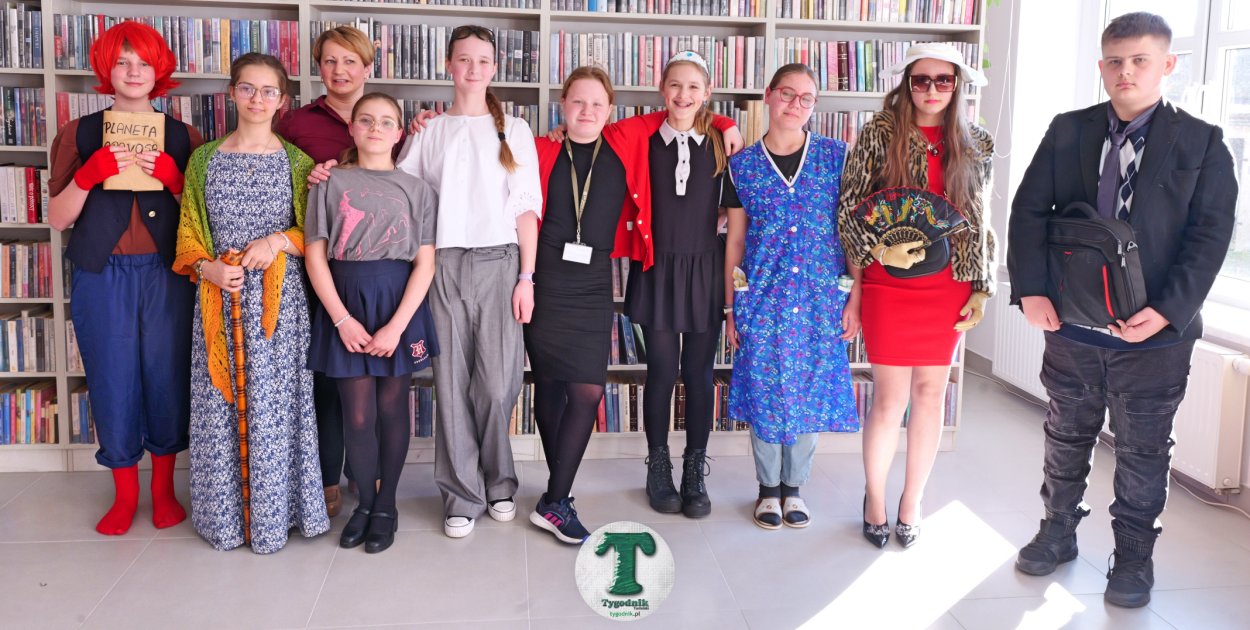 Zgrani - młodzieżowa grupa teatralna z Cekcyna przed publicznością / ZDJĘCIA