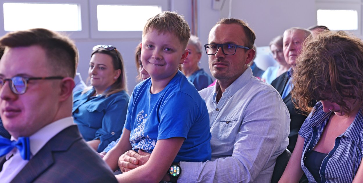 Niebieska kafka ze Stowarzyszeniem Się Uda. Solidarność z osobami z autyzmem