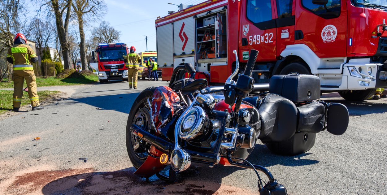 Sobota, Kęsowo. Niebezpieczne zdarzenie z udziałem motocyklisty i kierowcy auta